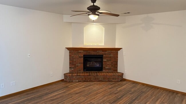Building Photo - 521 Sherwood Ct