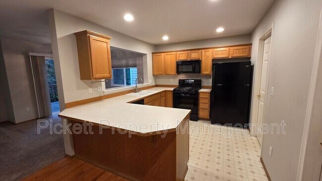 Building Photo - 1010 NW Poppy Ct