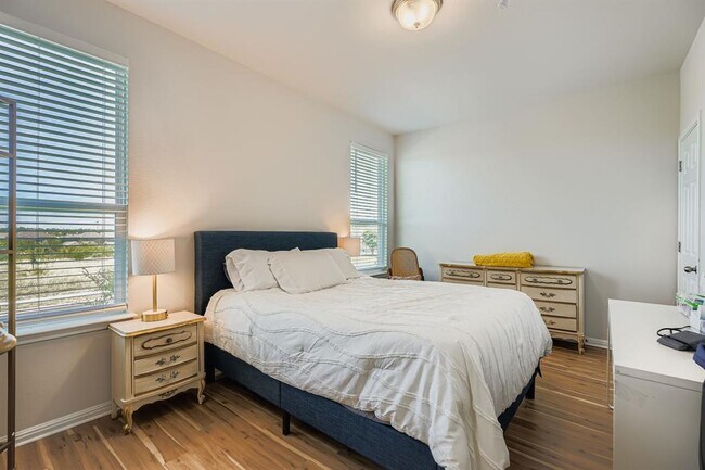 Building Photo - 9708 Dawn Pearl Dr