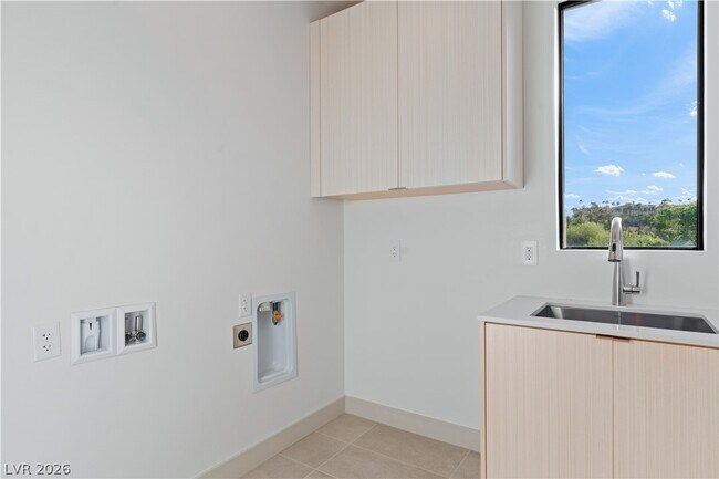 Building Photo - 66 Lakefront Dr