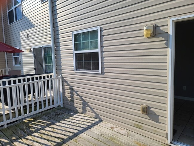 Building Photo - 3 Bedroom 2 1/2 bath Townhome for Rent in Waynesboro