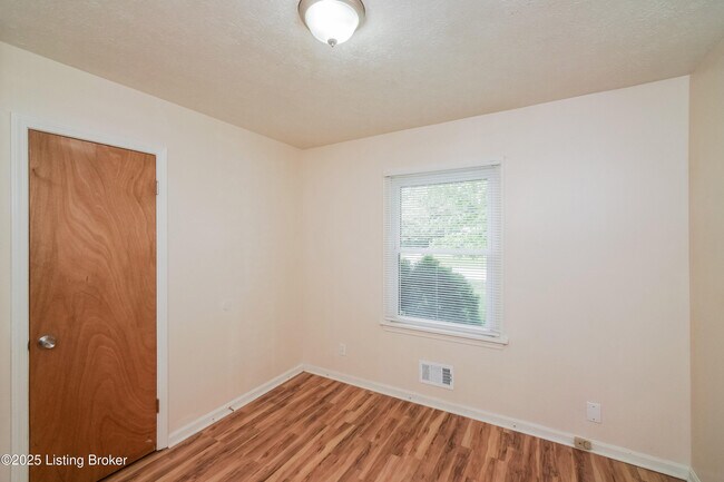 Building Photo - 2224 Peaslee Rd