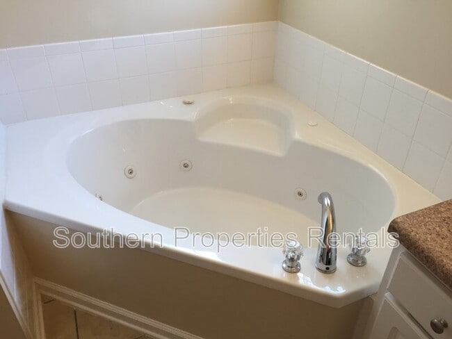 Building Photo - 522 Lionshead Rd