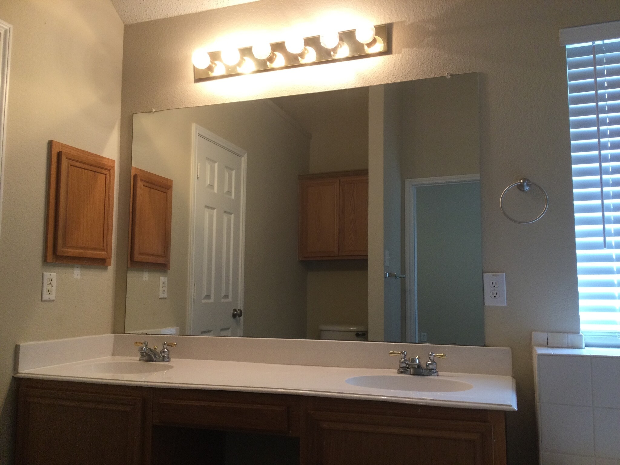 Building Photo - 223 Dartmouth Dr