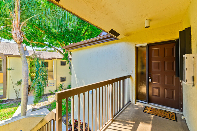 Building Photo - 4527 Carambola Cir S