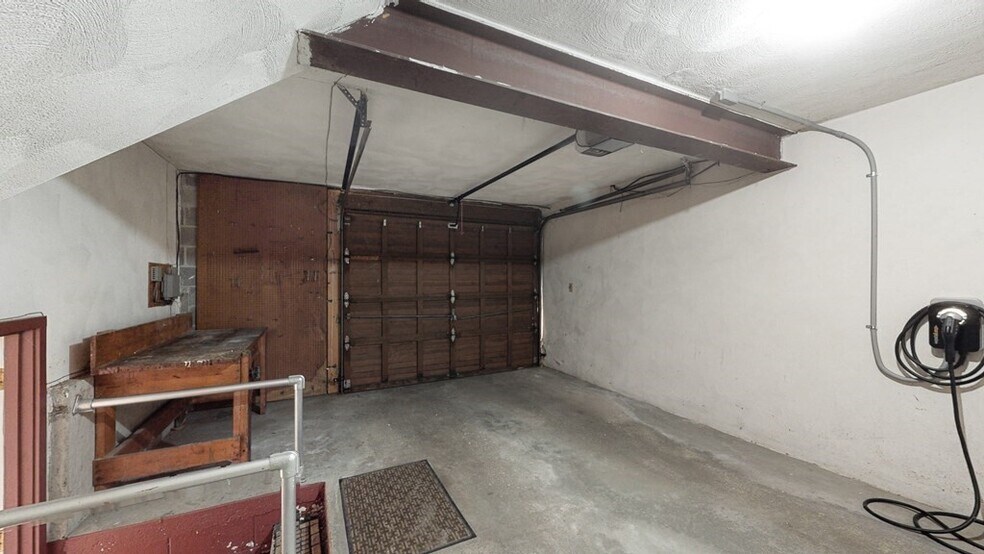 Building Photo - 241 Perkins St