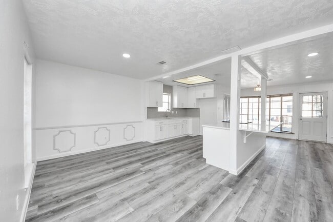 Building Photo - 8011 La Roche Ln