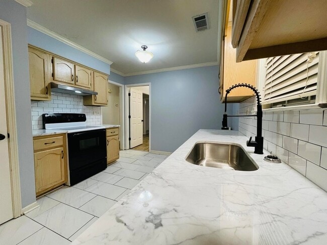 Building Photo - 2256 Lake Springs Ln