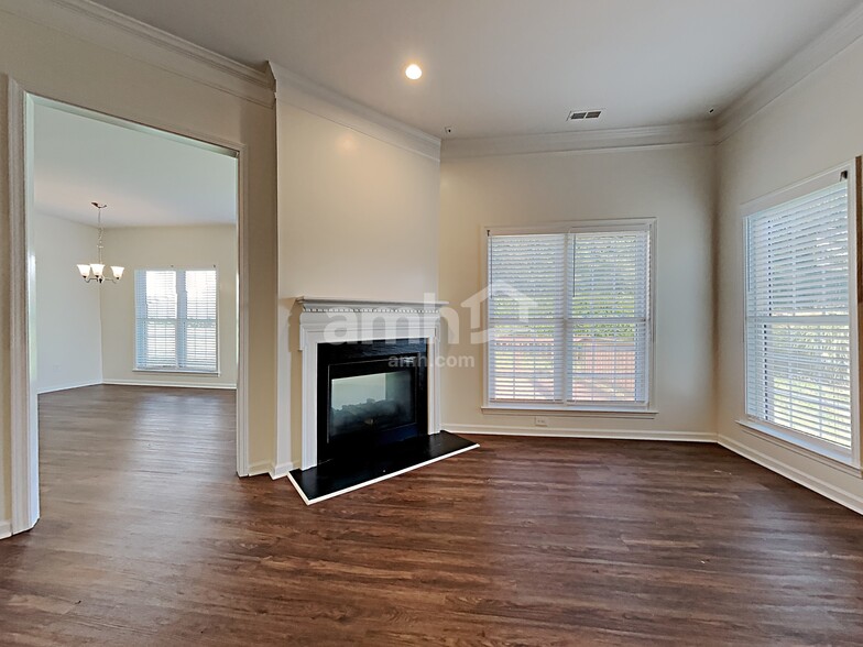 Building Photo - 1140 Boxelder Ln
