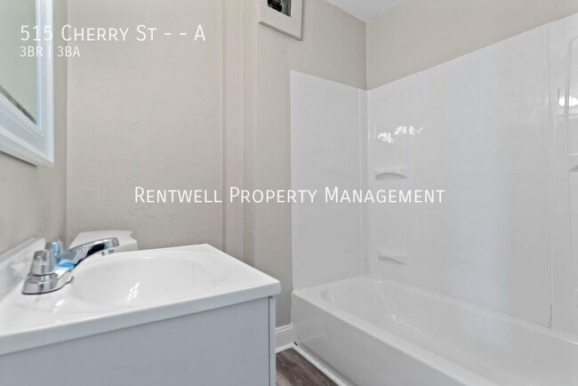 Building Photo - 515 Cherry St