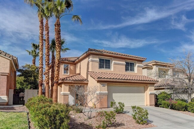 Building Photo - Beautiful remodeled home with pool!