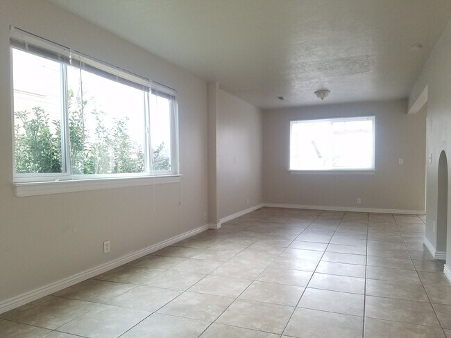 Building Photo - 7942 S Chadbourne Dr