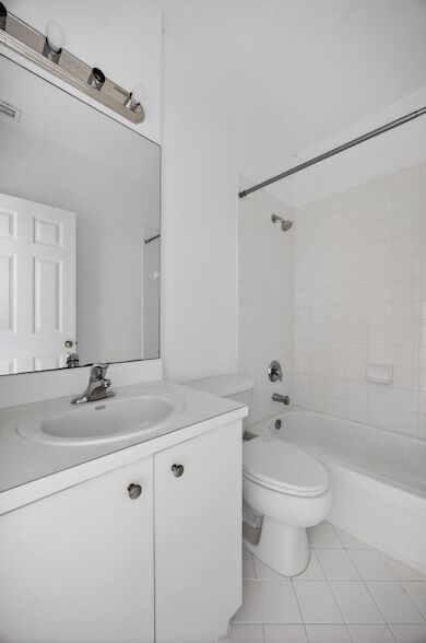 Building Photo - 1575 NE 33rd Ave