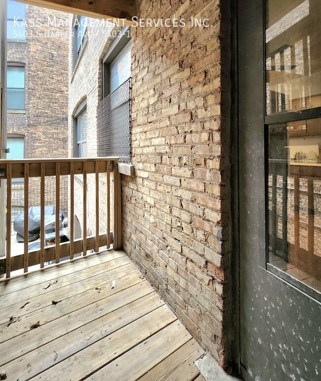 Building Photo - Spacious 3 Bed in Hyde Park, Steps to Univ...