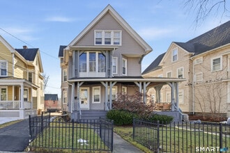 Building Photo - 198 Oxford St