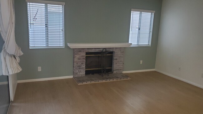 Building Photo - 26721 Linnet Ct