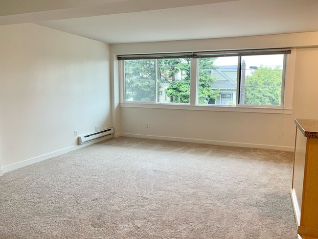 Building Photo - Stylish Lower Queen Anne 1-Bedroom Condo w...