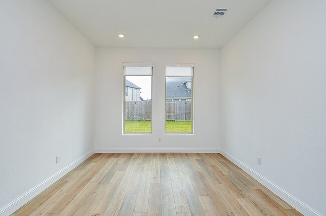 Building Photo - 4827 Avon Ridge Way