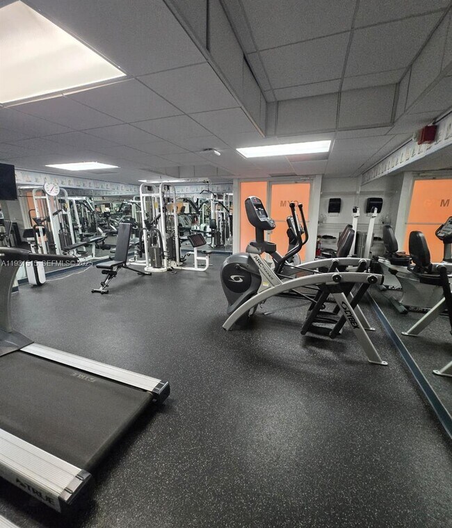 Building Photo - 2899 Collins Ave