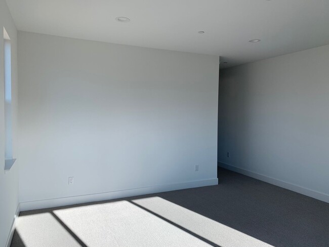 Building Photo - Home In Tracy Hills - Tenant occupied DO N...