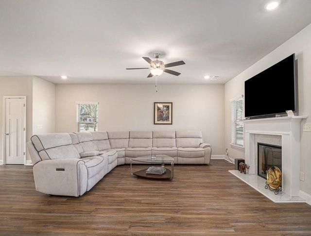 Building Photo - 394 Greenleaf