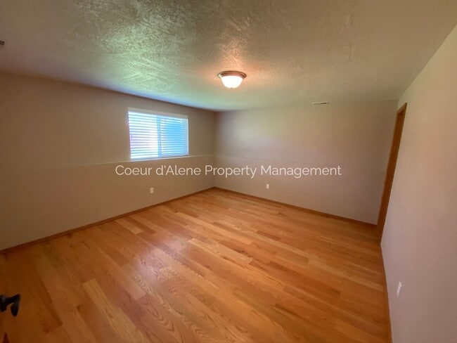 Building Photo - 4 bedroom home in Woodland Meadows!