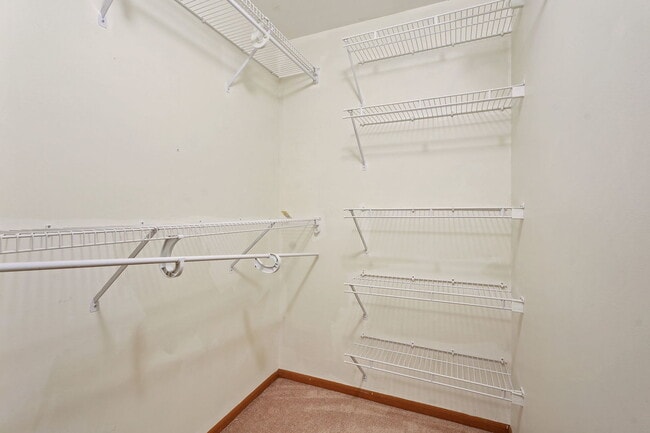 Building Photo - 330 Leah Ln