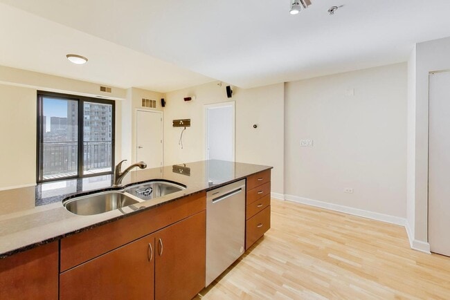 Building Photo - 451 W Huron St