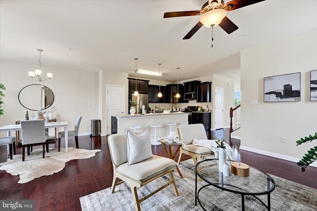 Building Photo - 2557 Campus Way N