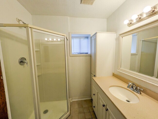 Building Photo - 770 Peyton Dr