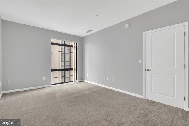 Building Photo - 7923 Eastern Ave NW