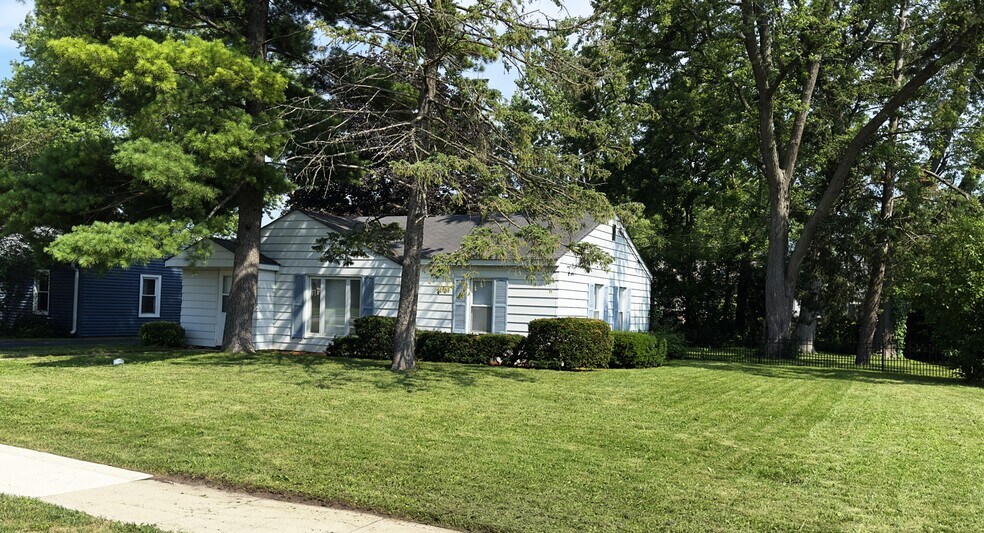 Building Photo - 222 Woodlawn Dr