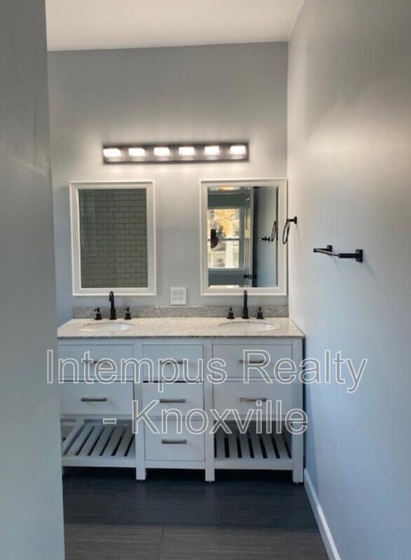 Building Photo - 2308 E 5th Ave