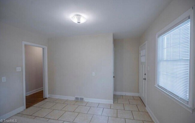 Building Photo - Beautiful 3/ 1 Home for Rent!