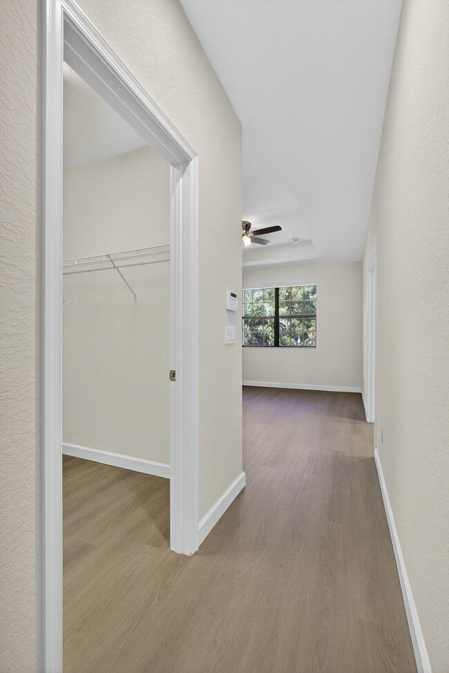 Building Photo - 10348 Wellington Parc Dr