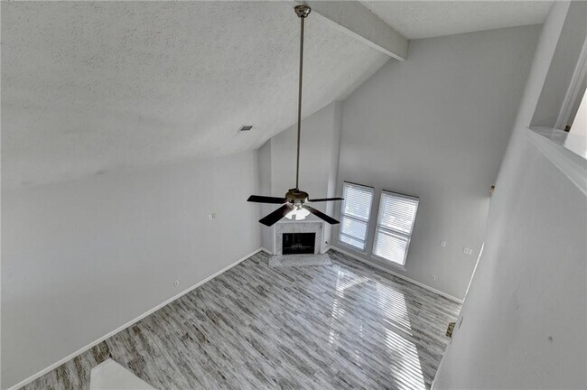 Building Photo - 1112 Ashbury Dr