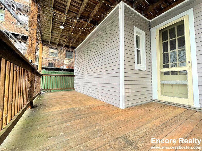 Building Photo - 63 Dana St