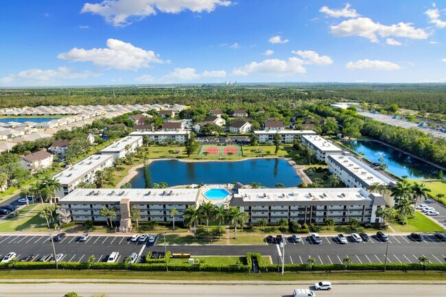 Building Photo - 1008 Manatee Rd