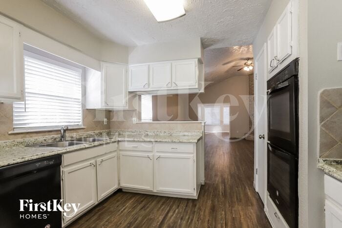 Building Photo - 10434 Lazy Meadows Dr