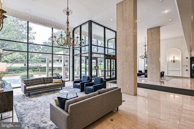 Building Photo - 1300 Army Navy Dr