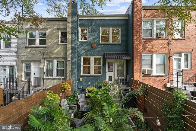 Building Photo - 1711 Lang Pl NE