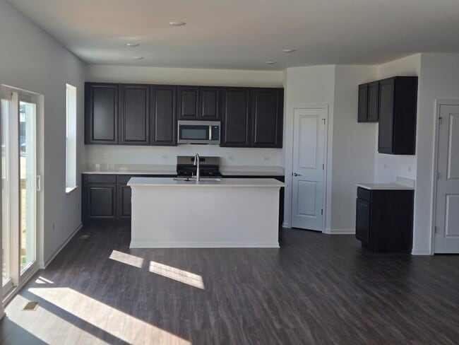 Building Photo - 348 Danforth Dr