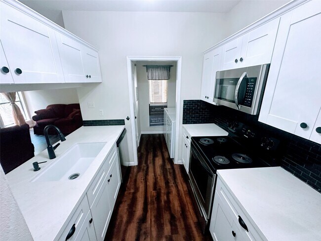 Building Photo - 3500 Tangle Brush Dr