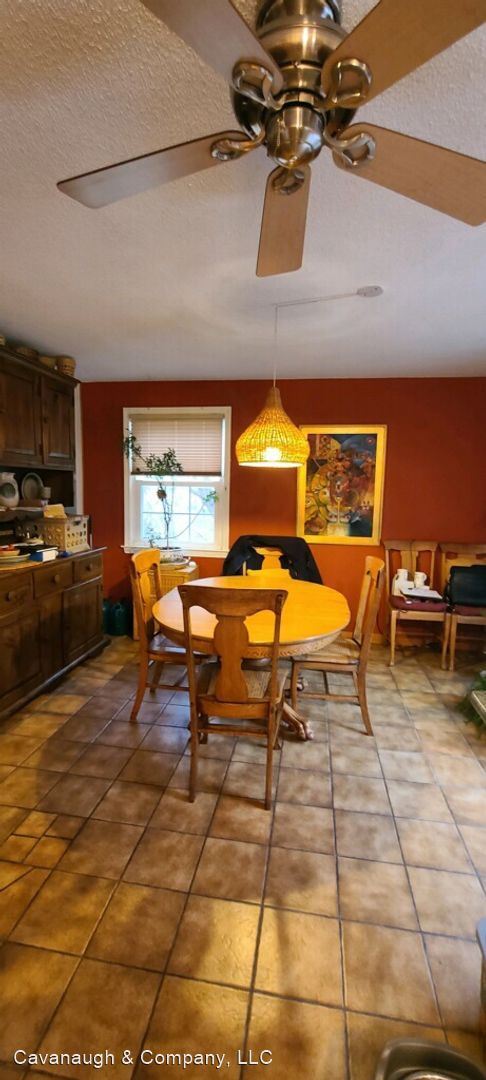 Building Photo - 3 br, 1.5 bath House - 890 Long Hill Road