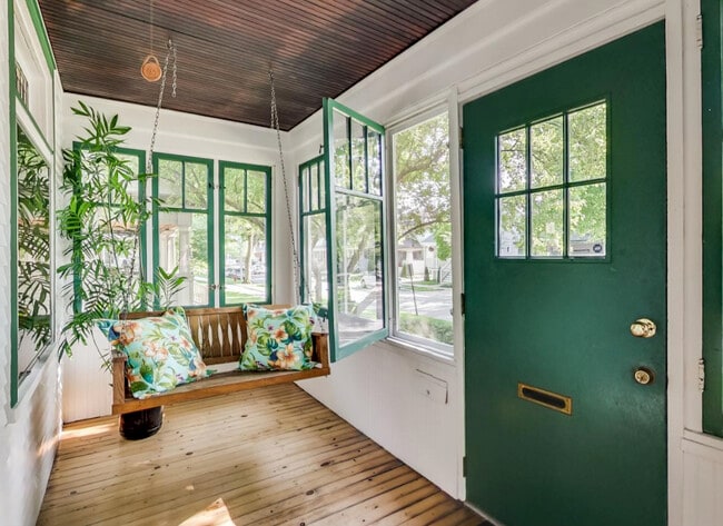 Building Photo - 804 S Grove Ave