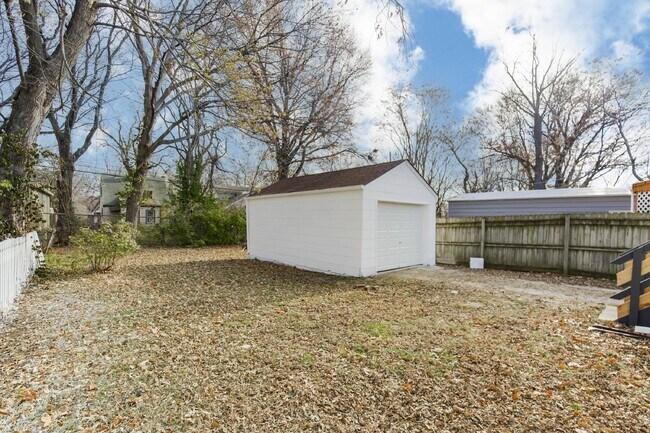 Building Photo - Charming 4-Bedroom Home in Kansas City, MO...