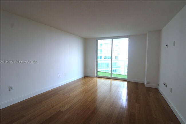 Building Photo - 2101 Brickell Ave