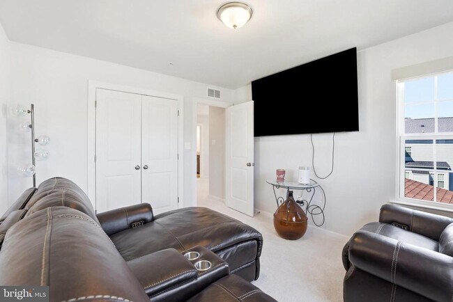Building Photo - 6702 Savannah Dr