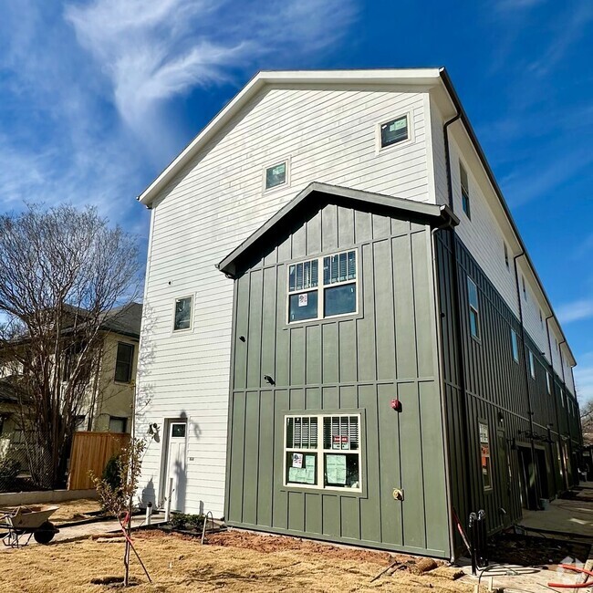 Building Photo - 5313 Reiger Avenue Homes