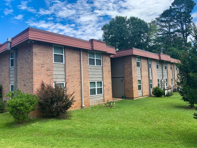 Building Photo - Pine Wood Apartments